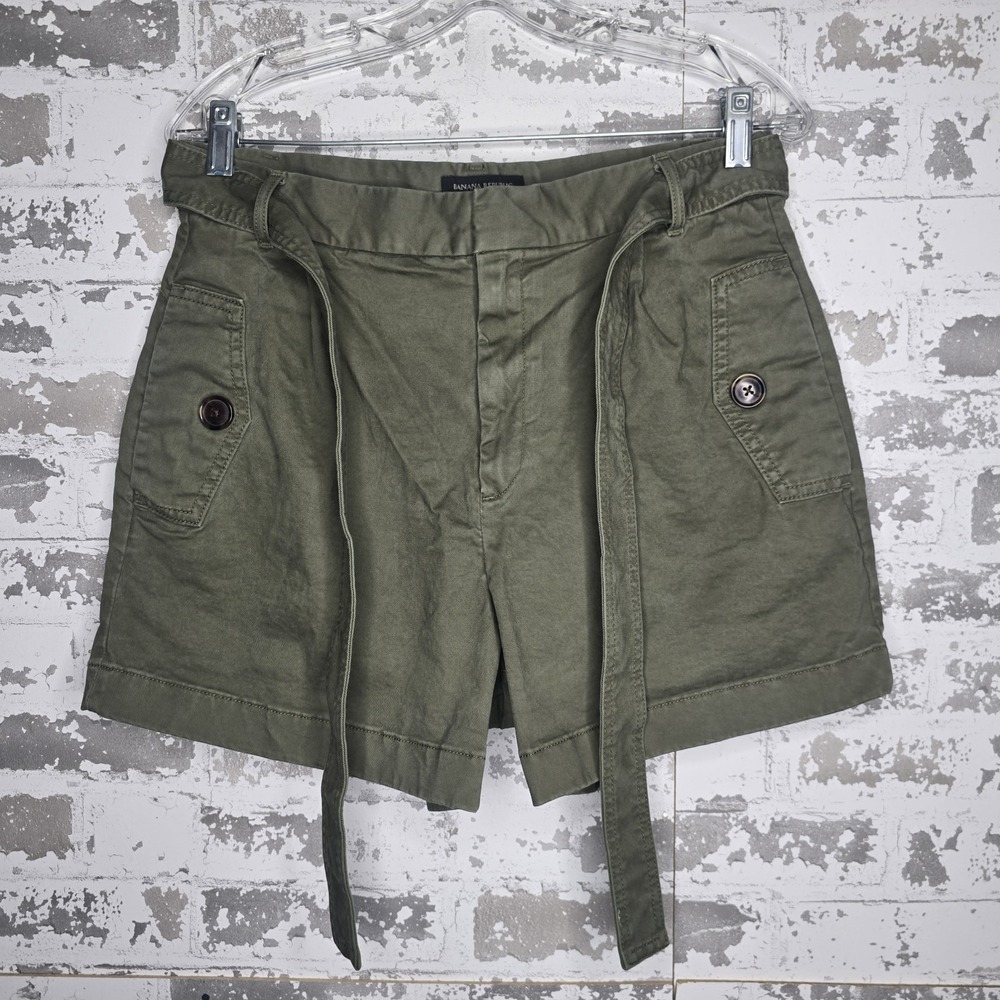 Banana Republic Shorts Womens 8 Iguana Green Authentic Chino Belted‎ Stretch 4"